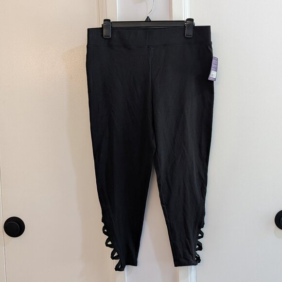 Yummie Black Cropped Leggings with Criss-Cross Detail Size XL NWT - Picture 1 of 4